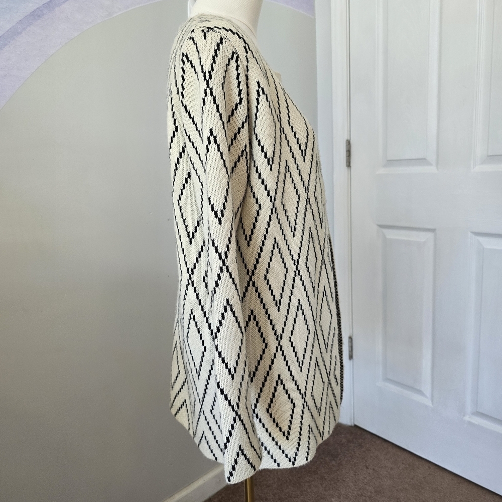 Oliver by Escio Anthropologie | Small | Creme & Black Diamond Cardigan - Picture 3 of 8